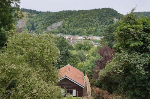 L�-haut