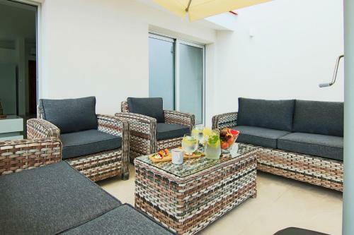 Phaedrus Living Luxury Villa Ellison