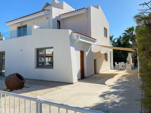 Luxury Villa Roma Near The Beach