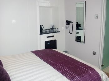 Hostal Farnham Hotel