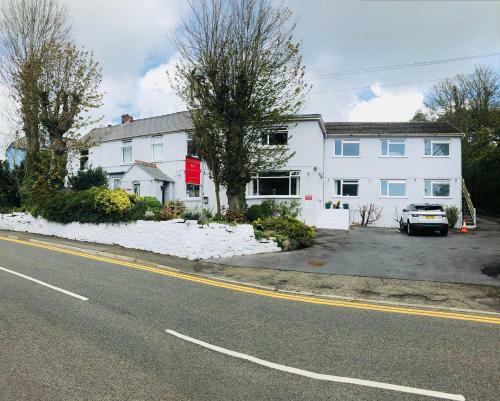 Hostal Cottage Court Hotel