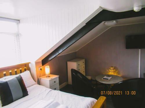 Hostal Croyland Guest House