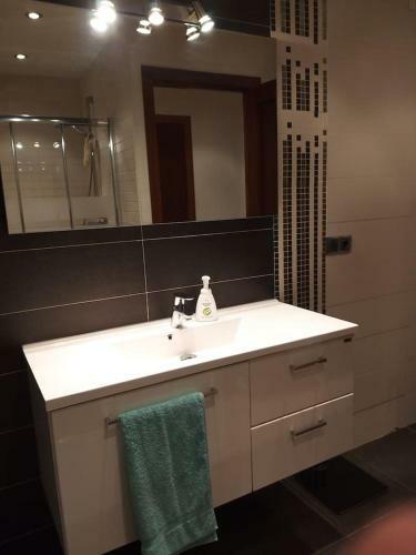 Apartamento A 1a Linea Sant Lloren� de Montgai_ Whitehouse