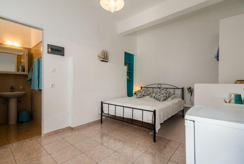 Aquanis Milos Apartments