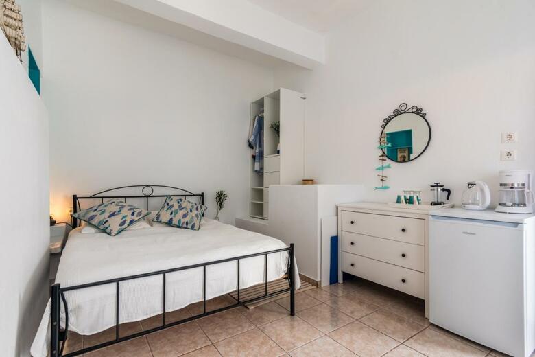 Aquanis Milos Apartments