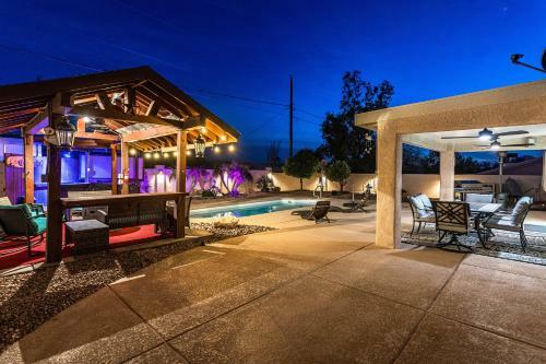 Entertainers Dream, Pool, Spa, & Fire Pit