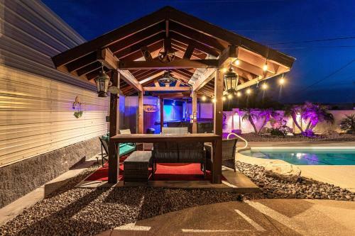 Entertainers Dream, Pool, Spa, & Fire Pit