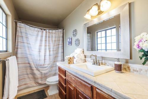 New! Havasu Oasis, Views, Pool & Hot Tub