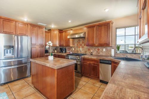 New! Havasu Oasis, Views, Pool & Hot Tub