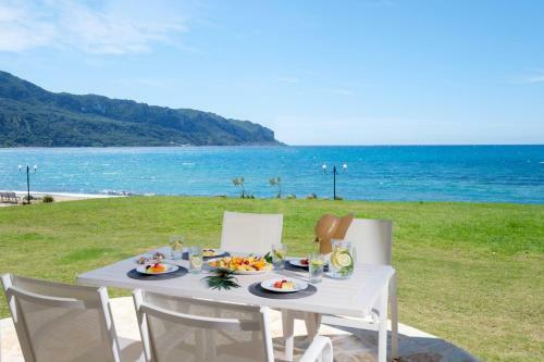 Armikes Beachfront Suites Afionas