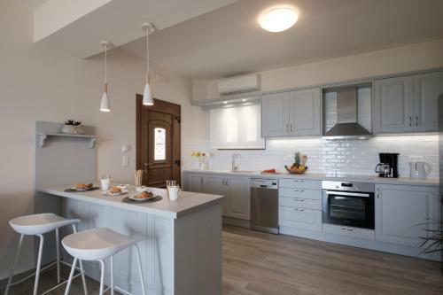 Armikes Beachfront Suites Afionas