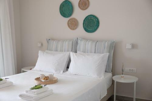Armikes Beachfront Suites Afionas