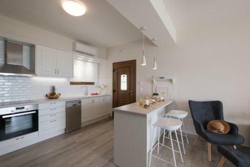 Armikes Beachfront Suites Afionas