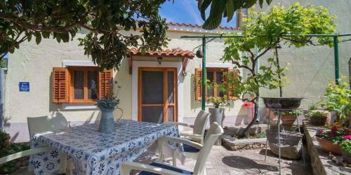 Apartment In Veli Lo?inj 36494