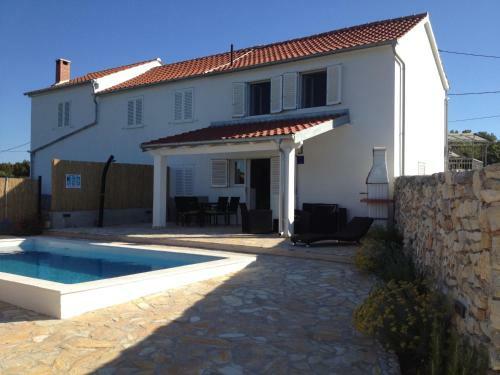 House Sakarun With Swimming Pool