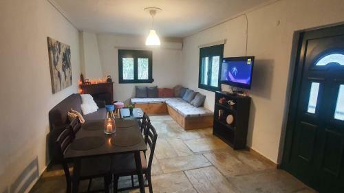 Cheerful 3 Bedroom House With Open Fireplace