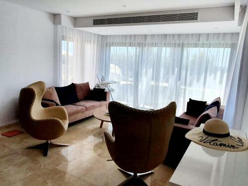 Luxury 6 Bedroom Villa With Privet Pool In Paphos