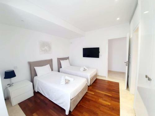 Luxury 6 Bedroom Villa With Privet Pool In Paphos