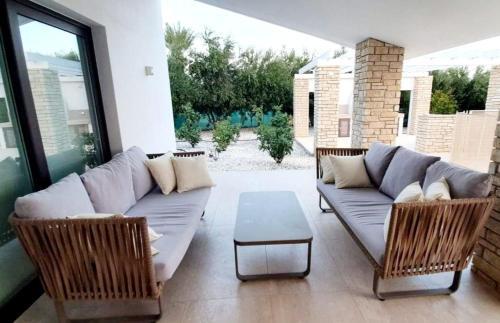 Luxury 6 Bedroom Villa With Privet Pool In Paphos