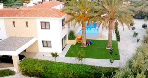 Luxury 6 Bedroom Villa With Privet Pool In Paphos