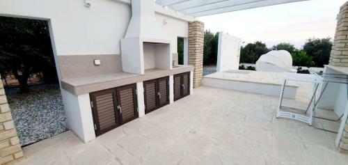 Luxury 6 Bedroom Villa With Privet Pool In Paphos