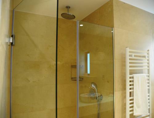 Luxury 6 Bedroom Villa With Privet Pool In Paphos