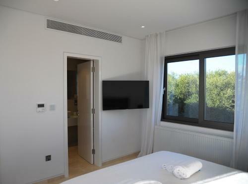 Luxury 6 Bedroom Villa With Privet Pool In Paphos