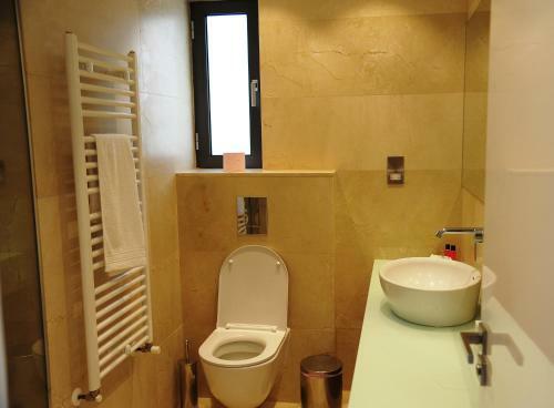 Luxury 6 Bedroom Villa With Privet Pool In Paphos