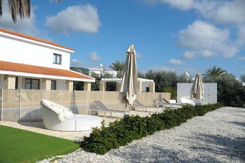 Luxury 6 Bedroom Villa With Privet Pool In Paphos
