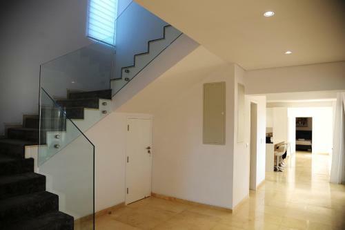 Luxury 6 Bedroom Villa With Privet Pool In Paphos