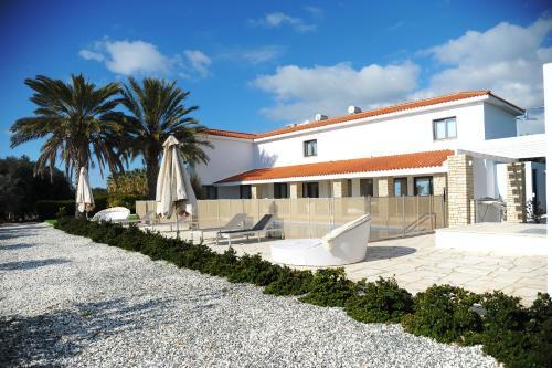 Luxury 6 Bedroom Villa With Privet Pool In Paphos