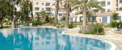Kings Palace - Modern And Stylish Pool Facing Apartment
