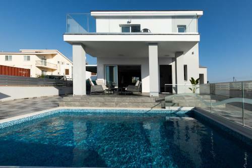 Villa New Luxury Residence 5eagles 5mins From Airport