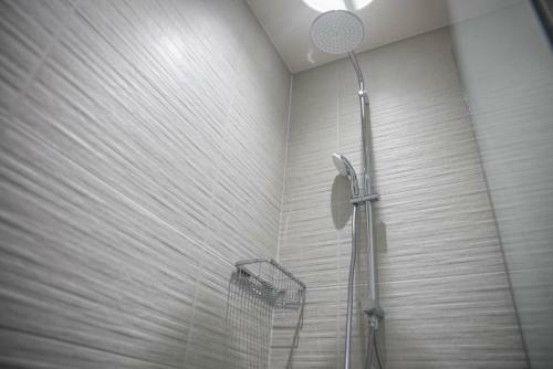 Modern One Bedroom Apartment At Great Location