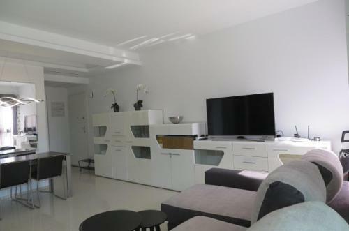 White Luxury Apartment