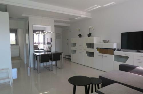 White Luxury Apartment