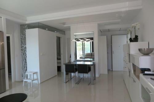 White Luxury Apartment