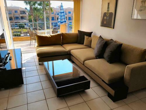 Bright 2 Bed, Pool Facing Apartment In Limnaria Gardens