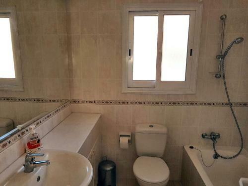 Bright 2 Bed, Pool Facing Apartment In Limnaria Gardens