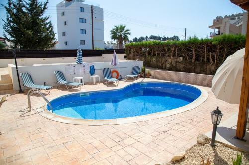 2 Br Cates Top Floor Peaceful Apartment With Pool!