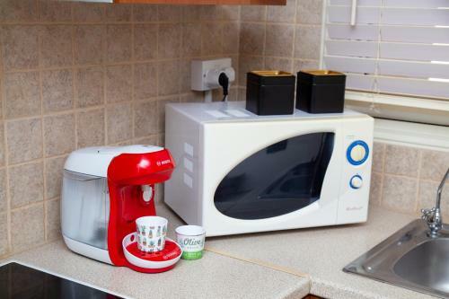 2 Br Cates Top Floor Peaceful Apartment With Pool!