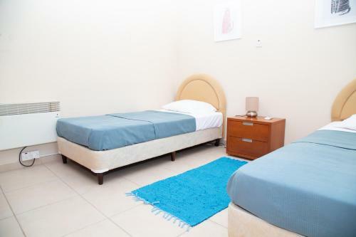 2 Br Cates Top Floor Peaceful Apartment With Pool!