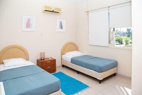 2 Br Cates Top Floor Peaceful Apartment With Pool!