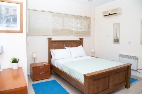 2 Br Cates Top Floor Peaceful Apartment With Pool!