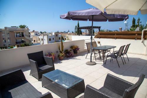 2 Br Cates Top Floor Peaceful Apartment With Pool!