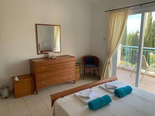 Spacious 3 Bed, 2 Bath Maisonette In Regina Gardens