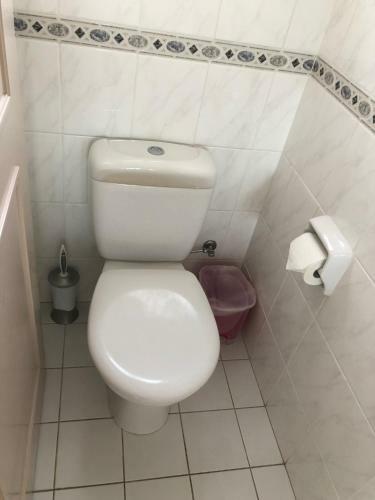 Spacious 3 Bed, 2 Bath Maisonette In Regina Gardens