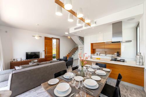 Villa Beach Heaven(Laurus 1), Walking Distance To The Beach