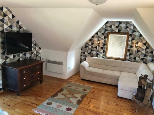 Sz?l?skert Studio Apartman �brah�mhegy