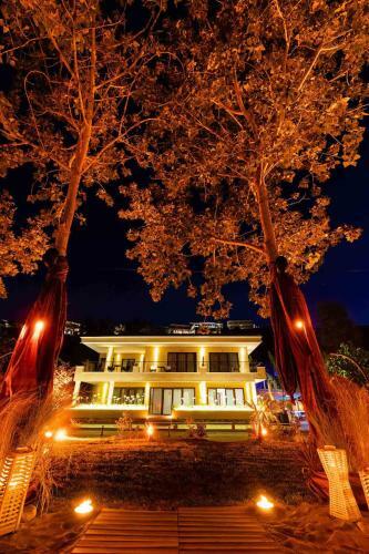 Hotel Limna Beach